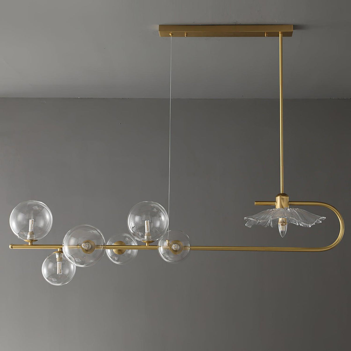 Kael Pendelleuchte aus Gold und Glas in Messing