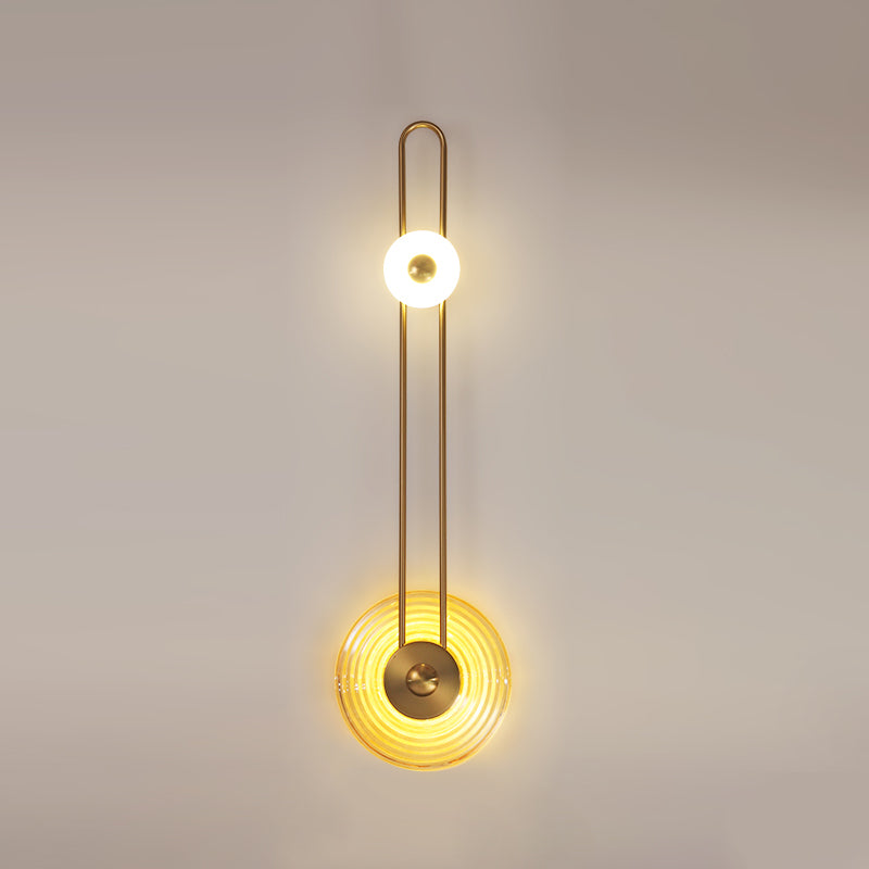 Eiroraria Wandleuchte mit skulpturaler Geometrie aus Alabaster
