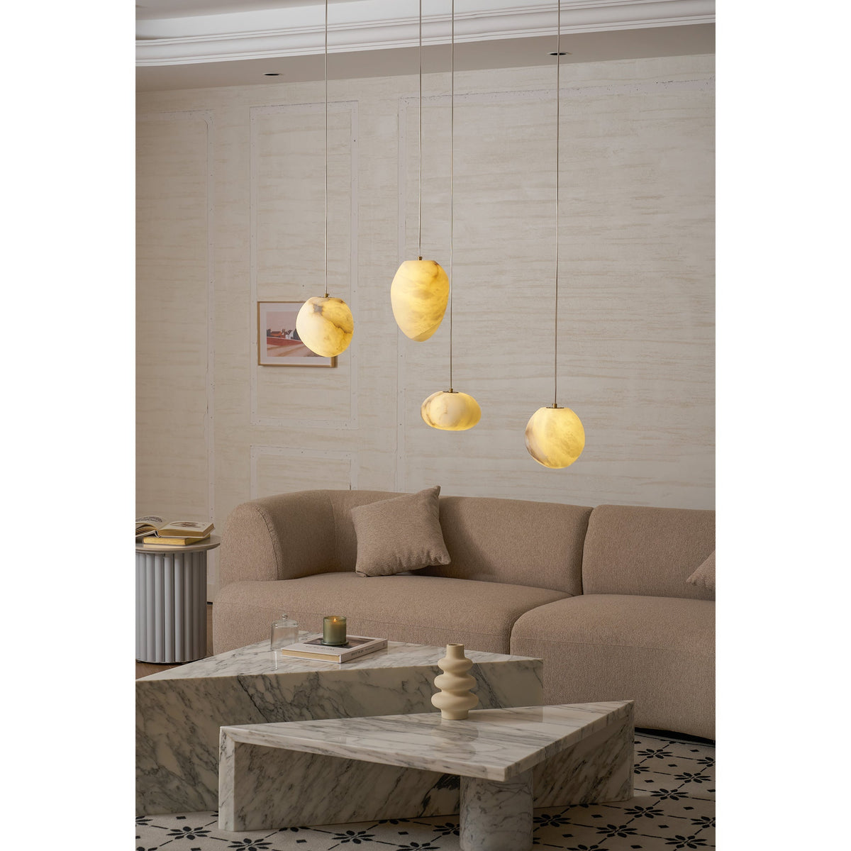Nivisaya Pendelleuchte in Kieselsteinform aus Alabaster