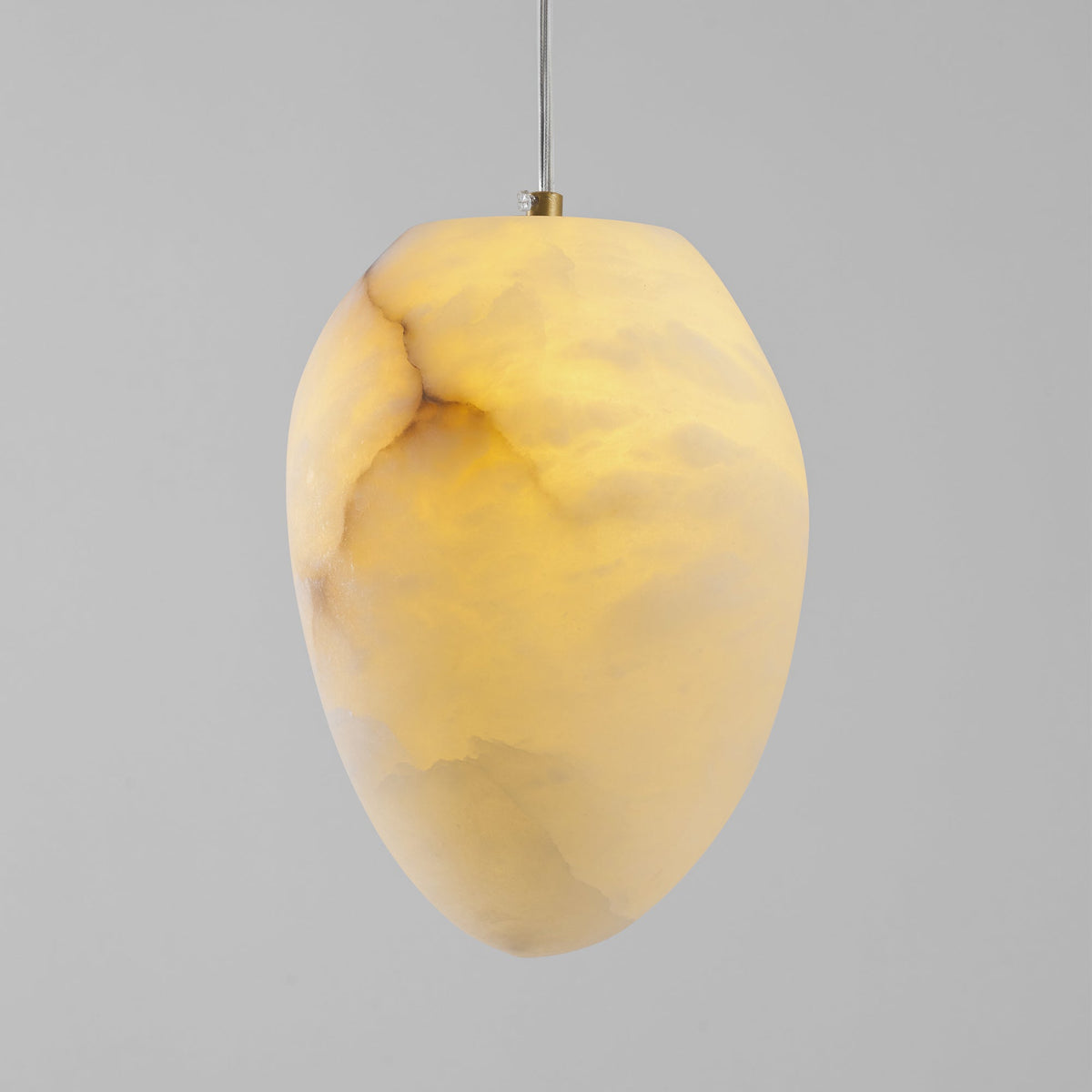 Nivisaya Pendelleuchte in Kieselsteinform aus Alabaster
