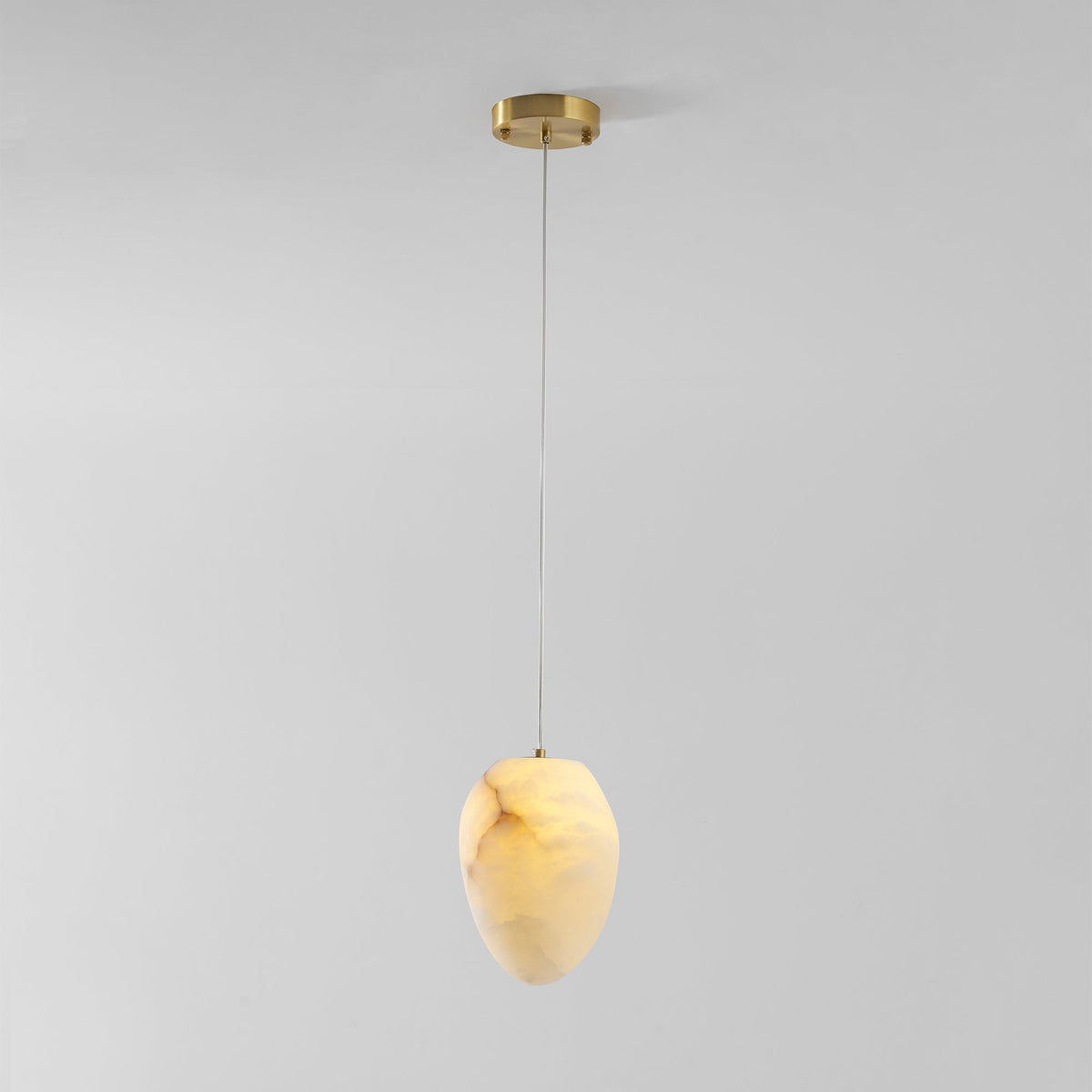 Nivisaya Pendelleuchte in Kieselsteinform aus Alabaster