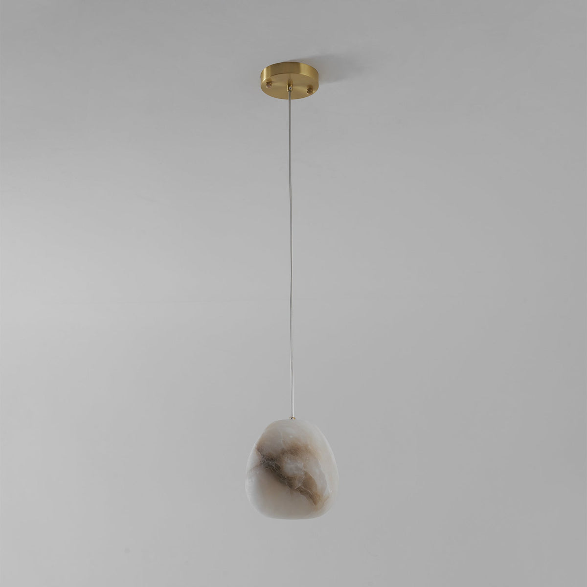 Nivisaya Pendelleuchte in Kieselsteinform aus Alabaster