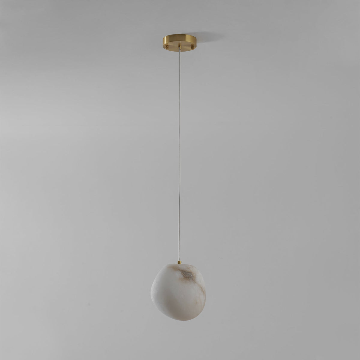 Nivisaya Pendelleuchte in Kieselsteinform aus Alabaster