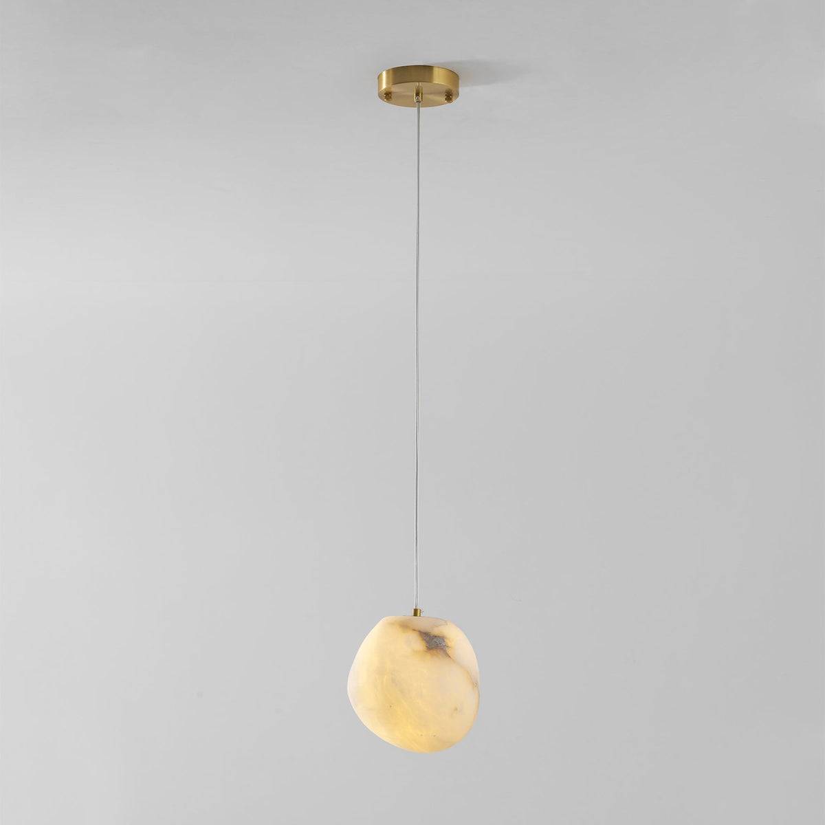 Nivisaya Pendelleuchte in Kieselsteinform aus Alabaster