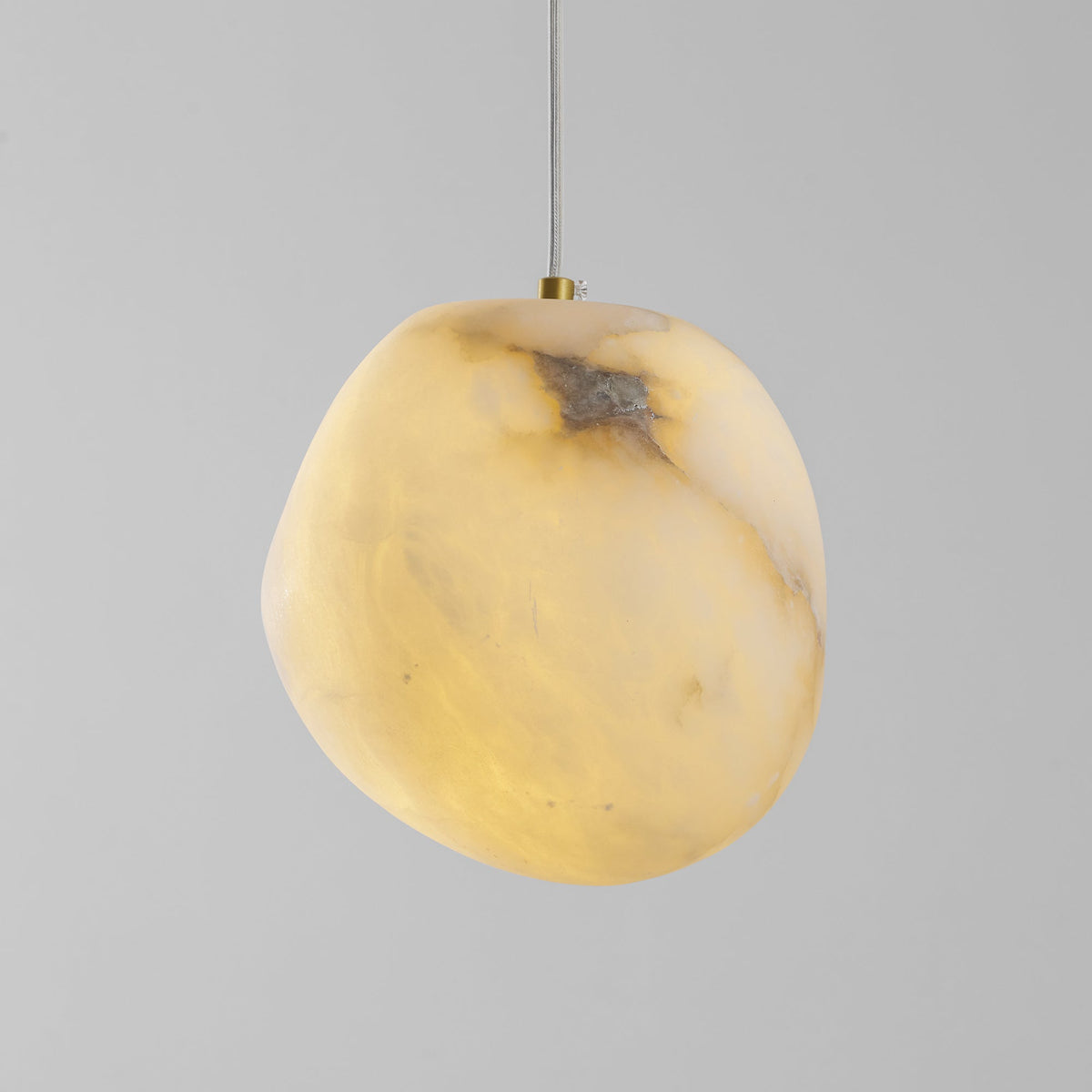 Nivisaya Pendelleuchte in Kieselsteinform aus Alabaster
