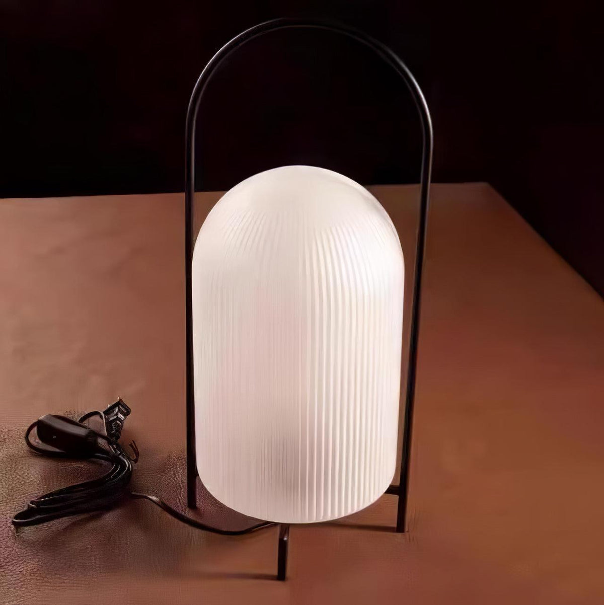 Firaie Tischleuchte aus Glas im minimalistischen Stil