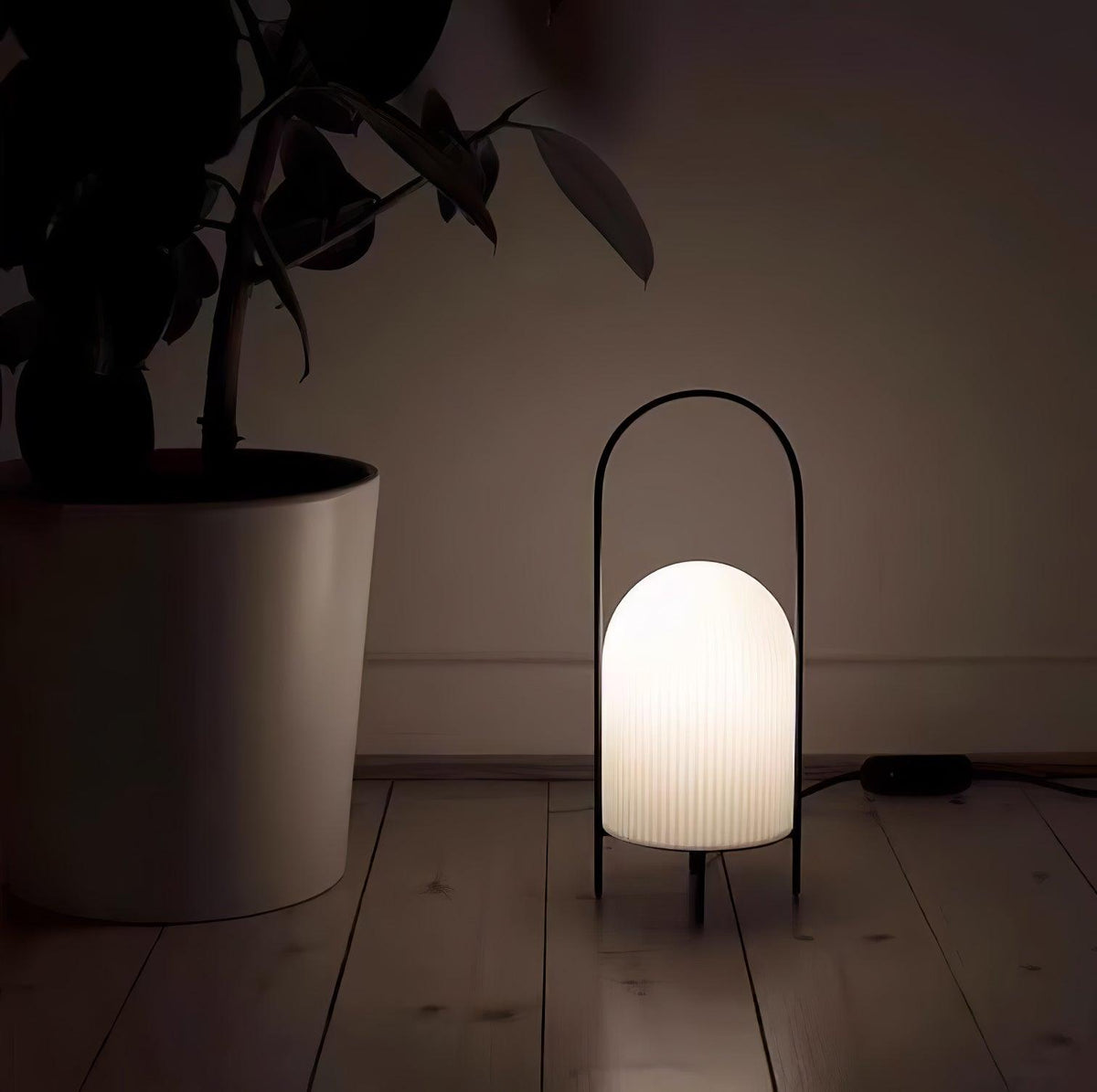 Firaie Tischleuchte aus Glas im minimalistischen Stil