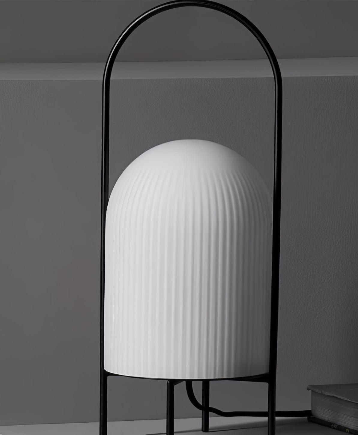 Firaie Tischleuchte aus Glas im minimalistischen Stil