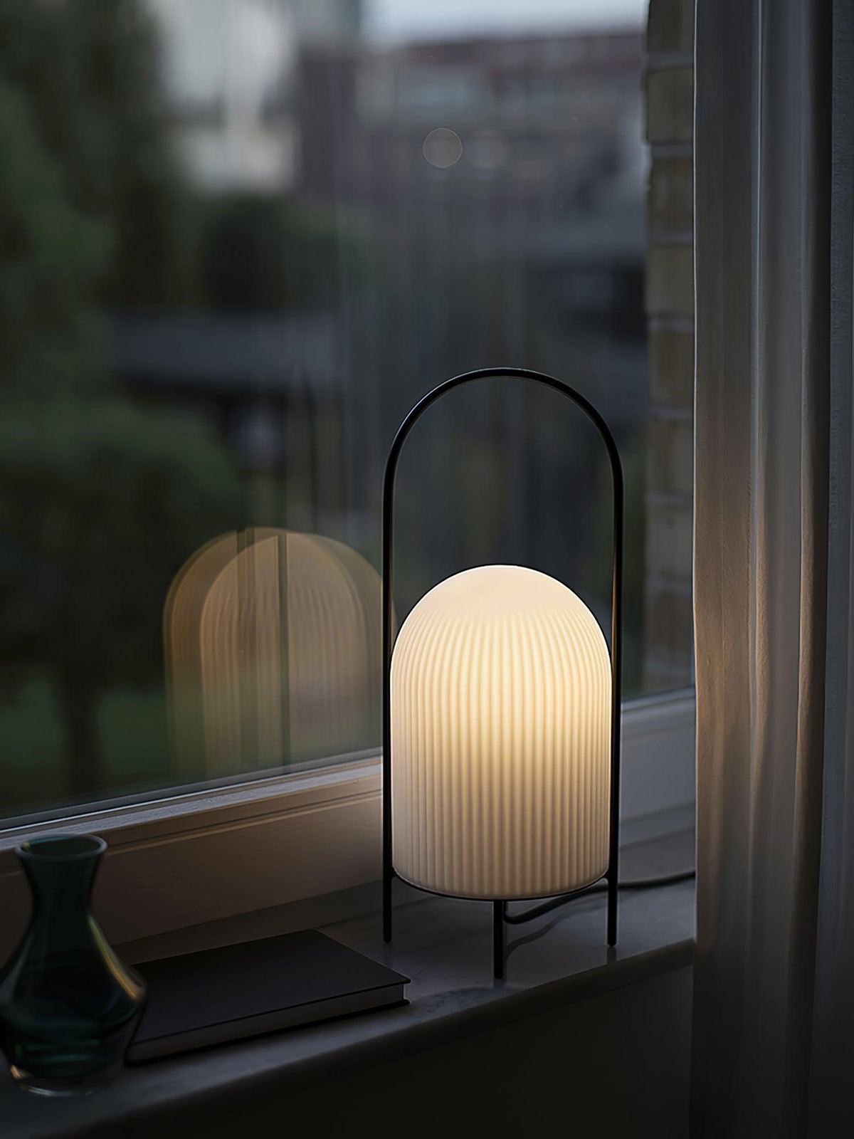Firaie Tischleuchte aus Glas im minimalistischen Stil