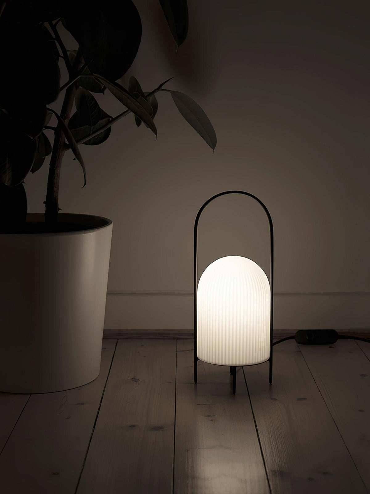 Firaie Tischleuchte aus Glas im minimalistischen Stil
