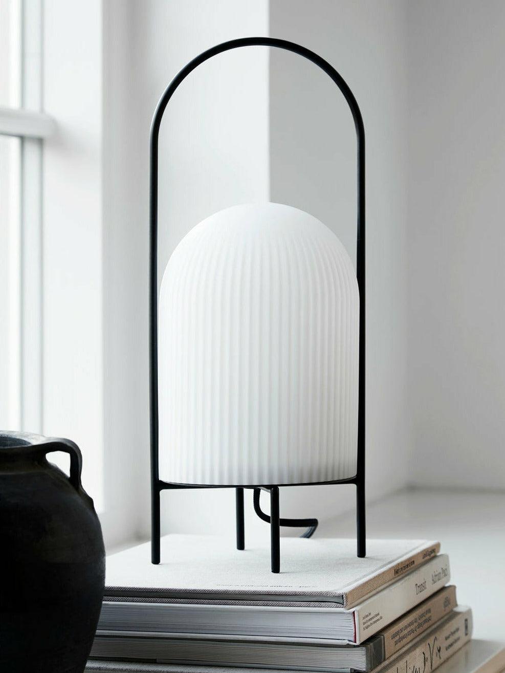 Firaie Tischleuchte aus Glas im minimalistischen Stil
