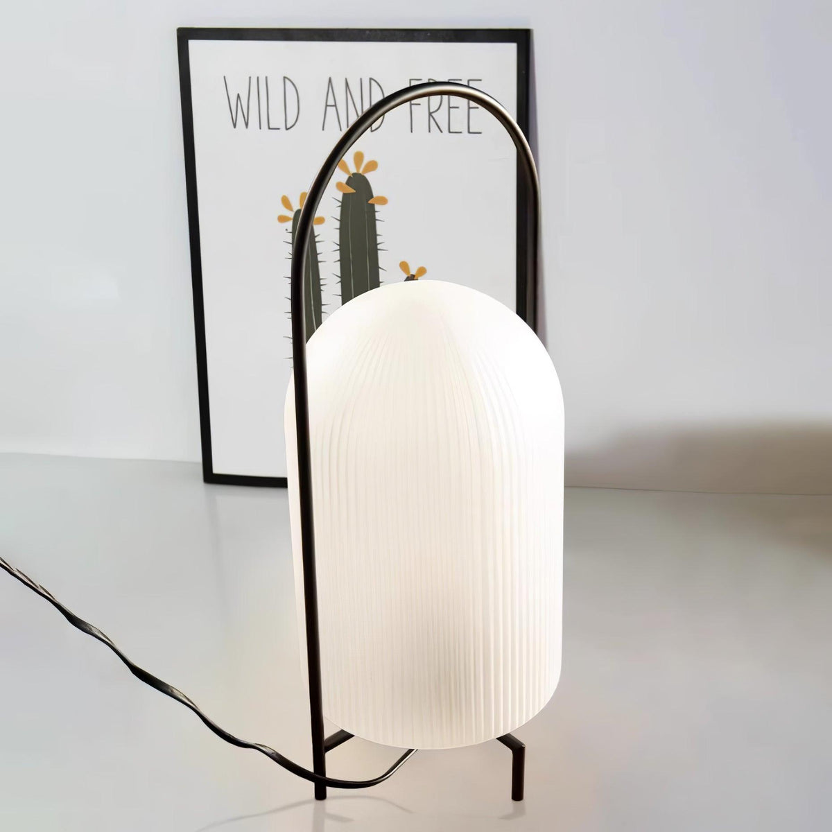 Firaie Tischleuchte aus Glas im minimalistischen Stil