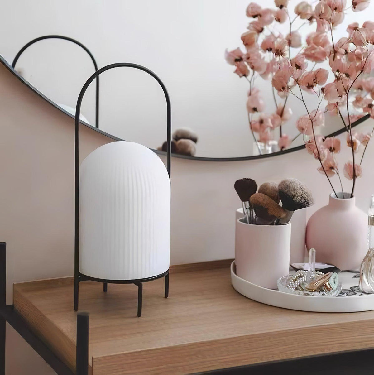 Firaie Tischleuchte aus Glas im minimalistischen Stil
