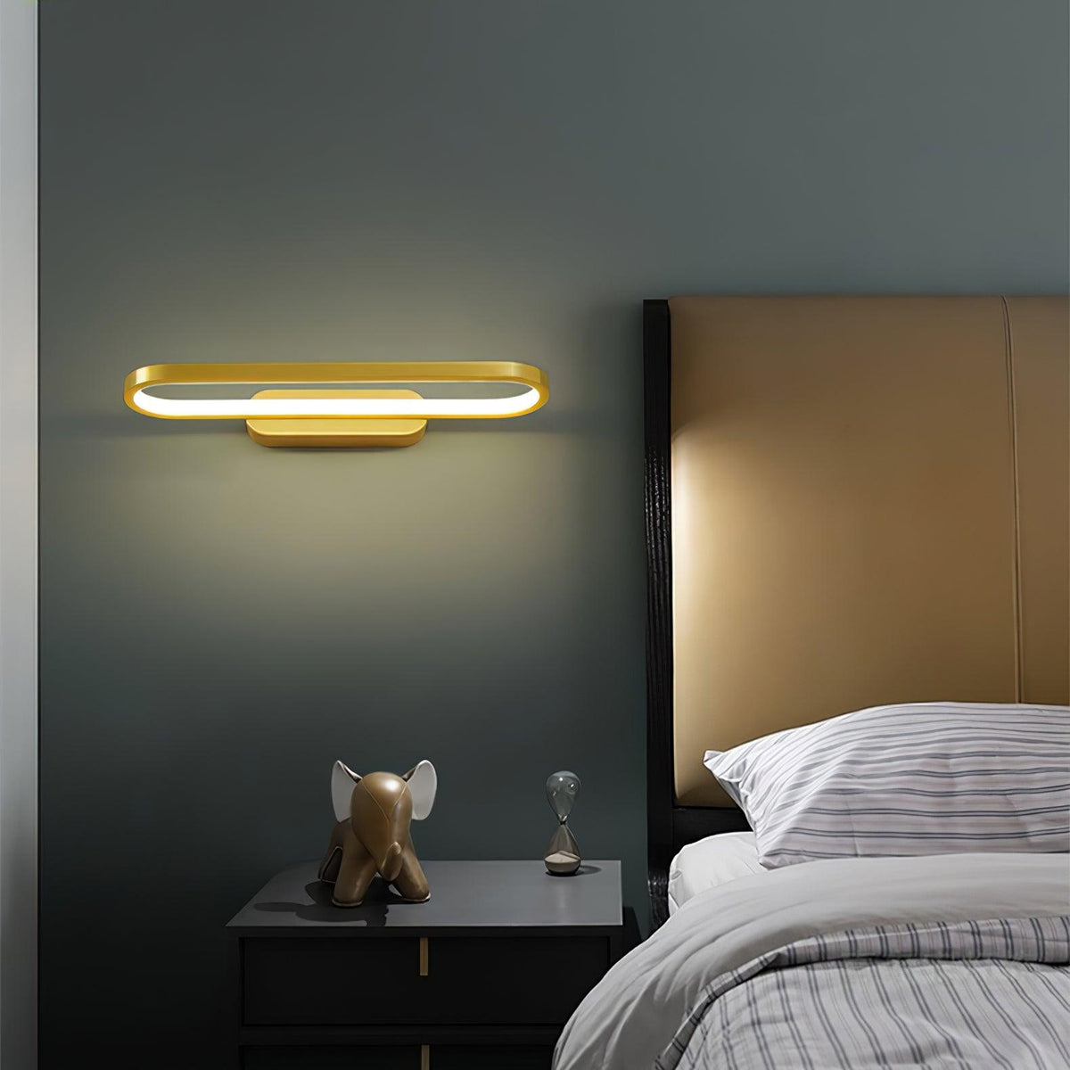 Casaraya zeitgenössische minimalistische LED-Wandleuchte aus Messing