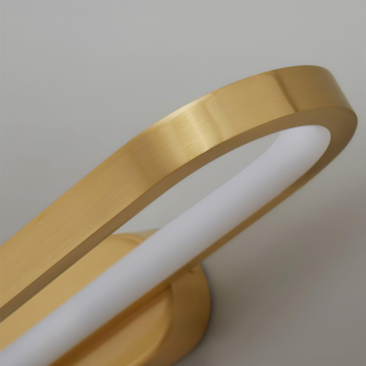 Casaraya zeitgenössische minimalistische LED-Wandleuchte aus Messing