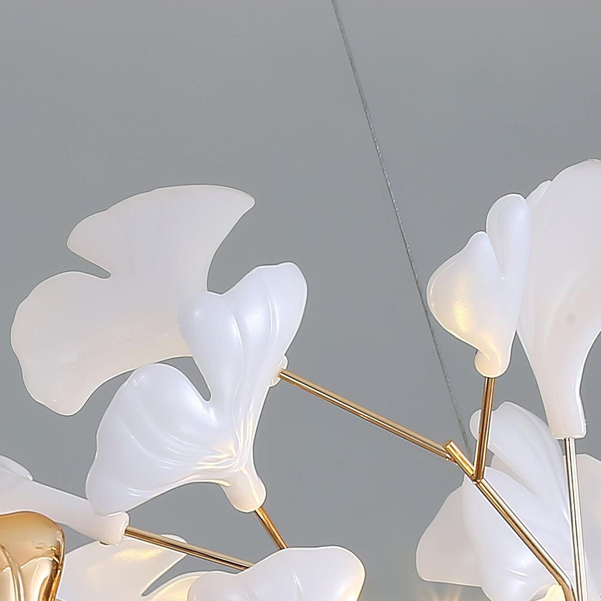 Quiven Kronleuchter Gingko-Blatt Keramik Gold Elegant