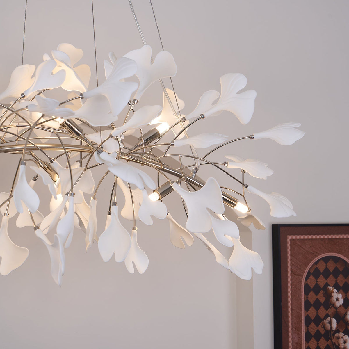 Arux Ginkgo-Kronleuchter im Art-Déco-Stil, nach unten gebogen