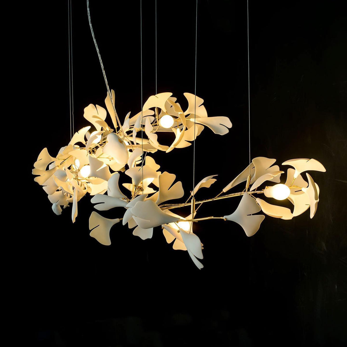 Ceroraine Kronleuchter Gingko aus Porzellan mit LED im zeitgenössischen Stil