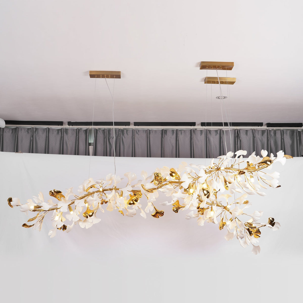 Ceroraine Kronleuchter Gingko aus Porzellan mit LED im zeitgenössischen Stil