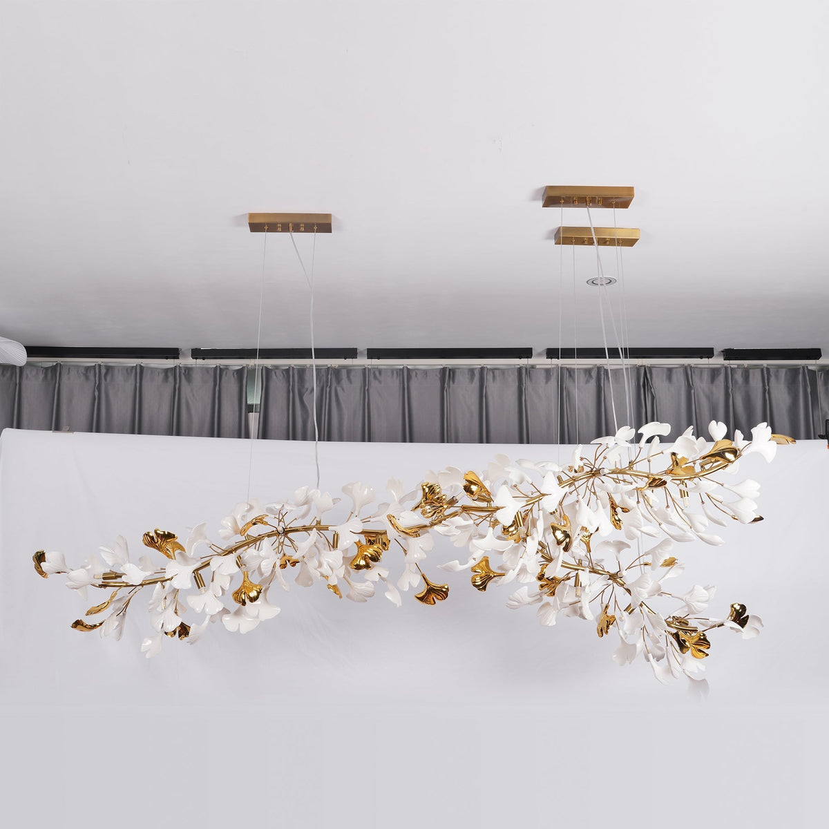 Ceroraine Kronleuchter Gingko aus Porzellan mit LED im zeitgenössischen Stil