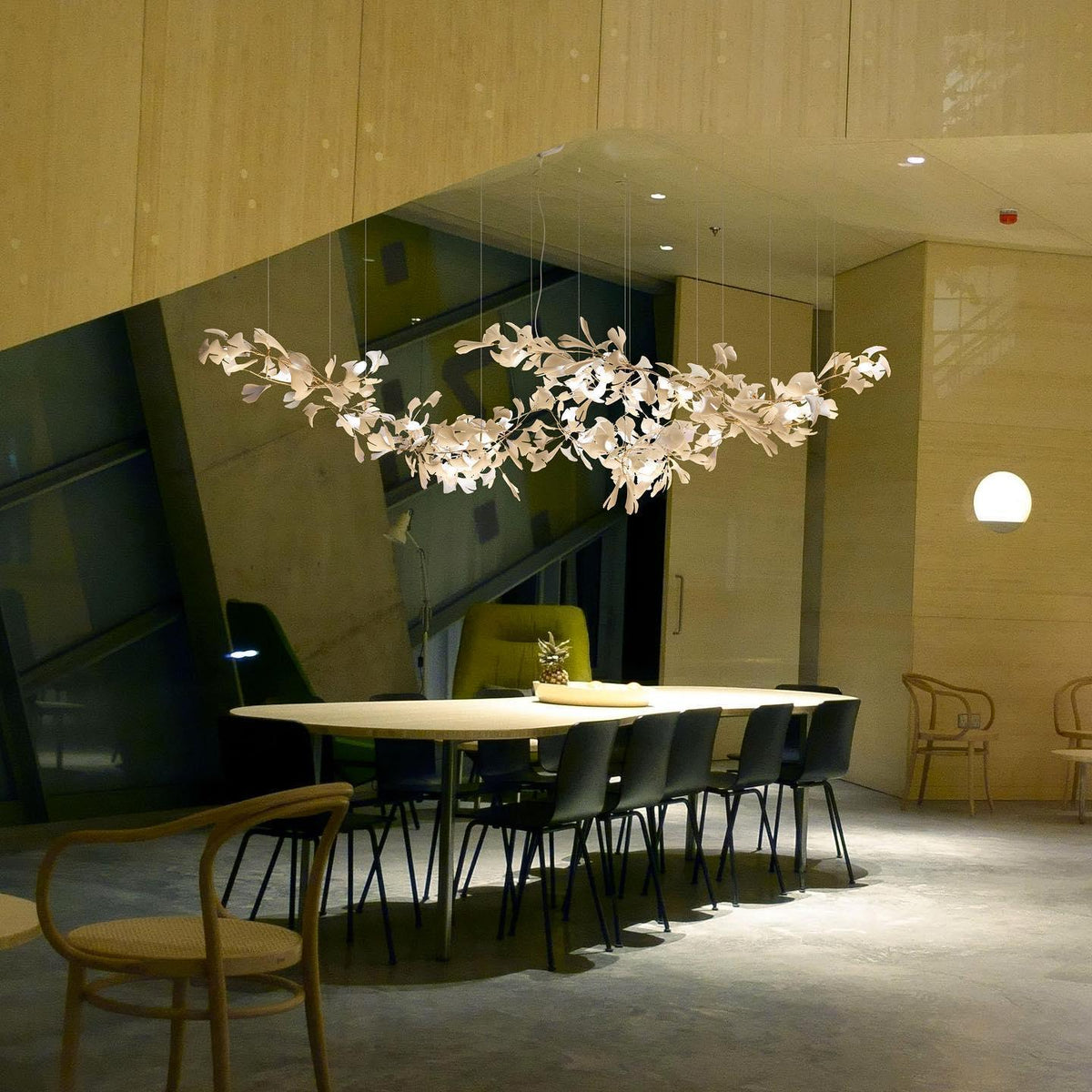 Ceroraine Kronleuchter Gingko aus Porzellan mit LED im zeitgenössischen Stil