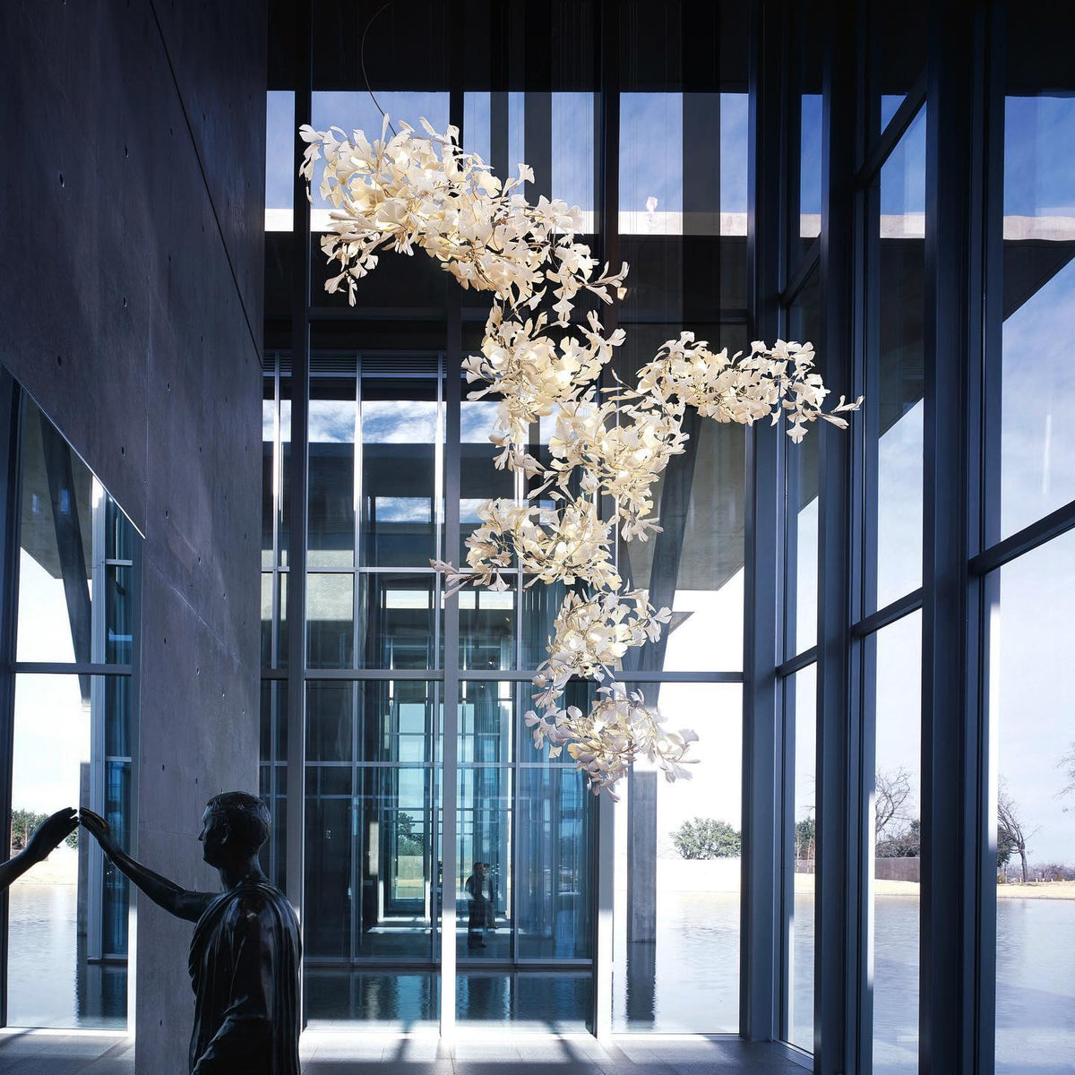 Ceroraine Kronleuchter Gingko aus Porzellan mit LED im zeitgenössischen Stil