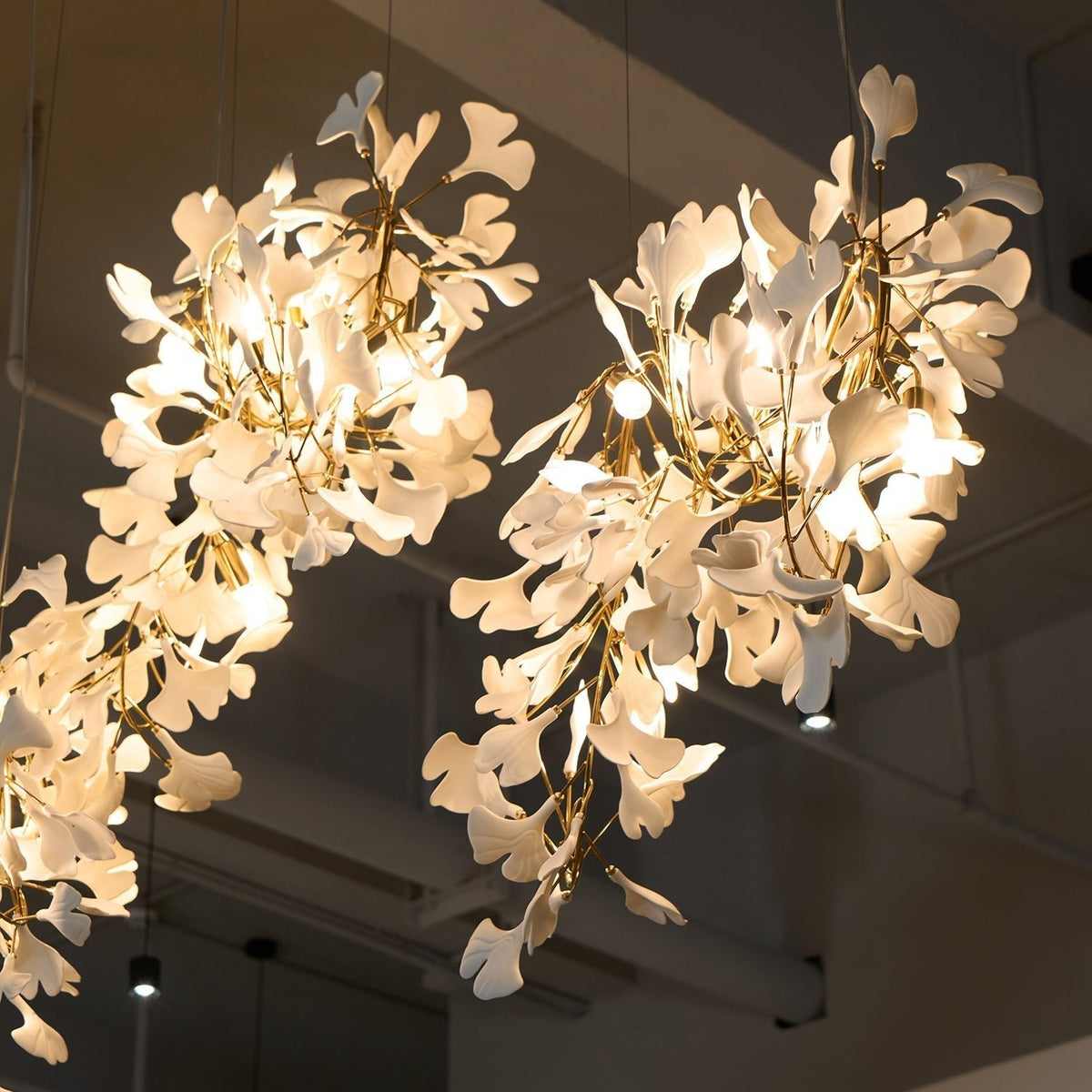 Ririxel Pendelleuchte Gingko Keramik Blütenblätter Gold