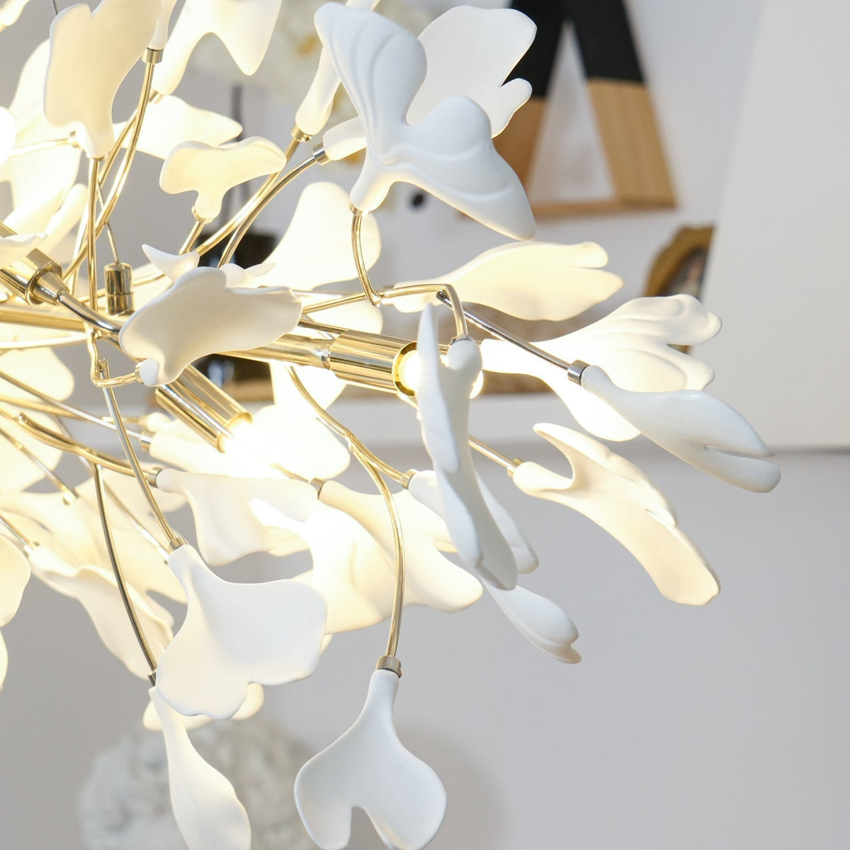 Arux Ginkgo-Kronleuchter im Art-Déco-Stil, nach unten gebogen