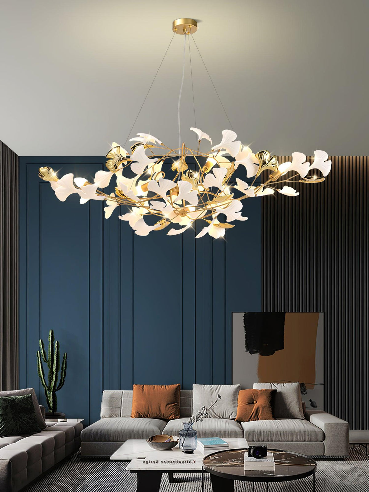 Veveno Kronleuchter Gingko S aus Keramik mit Kieselsteinform in Messing