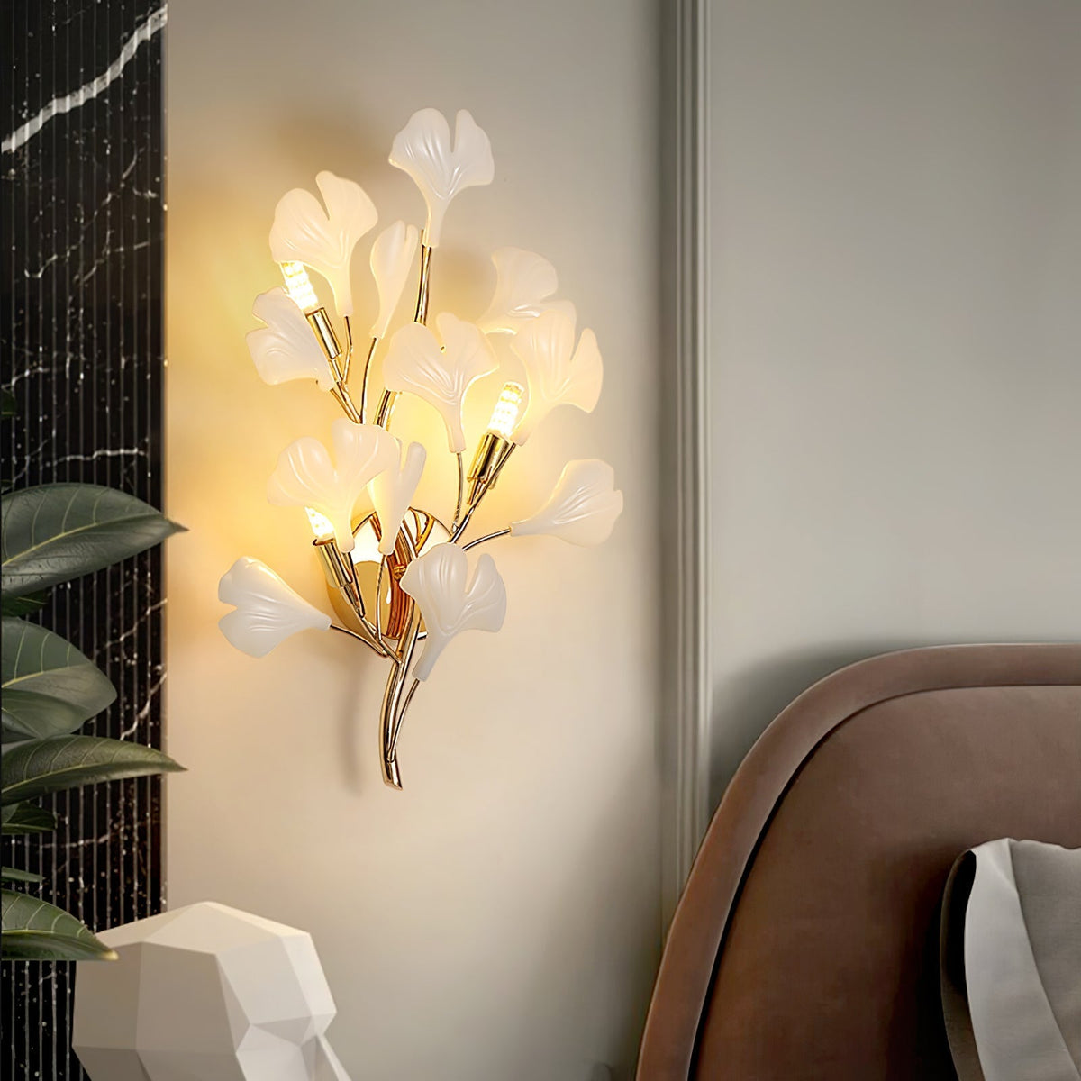 Oakes zeitgenössische luxuriöse Wandleuchte aus Ginkgo-Keramik