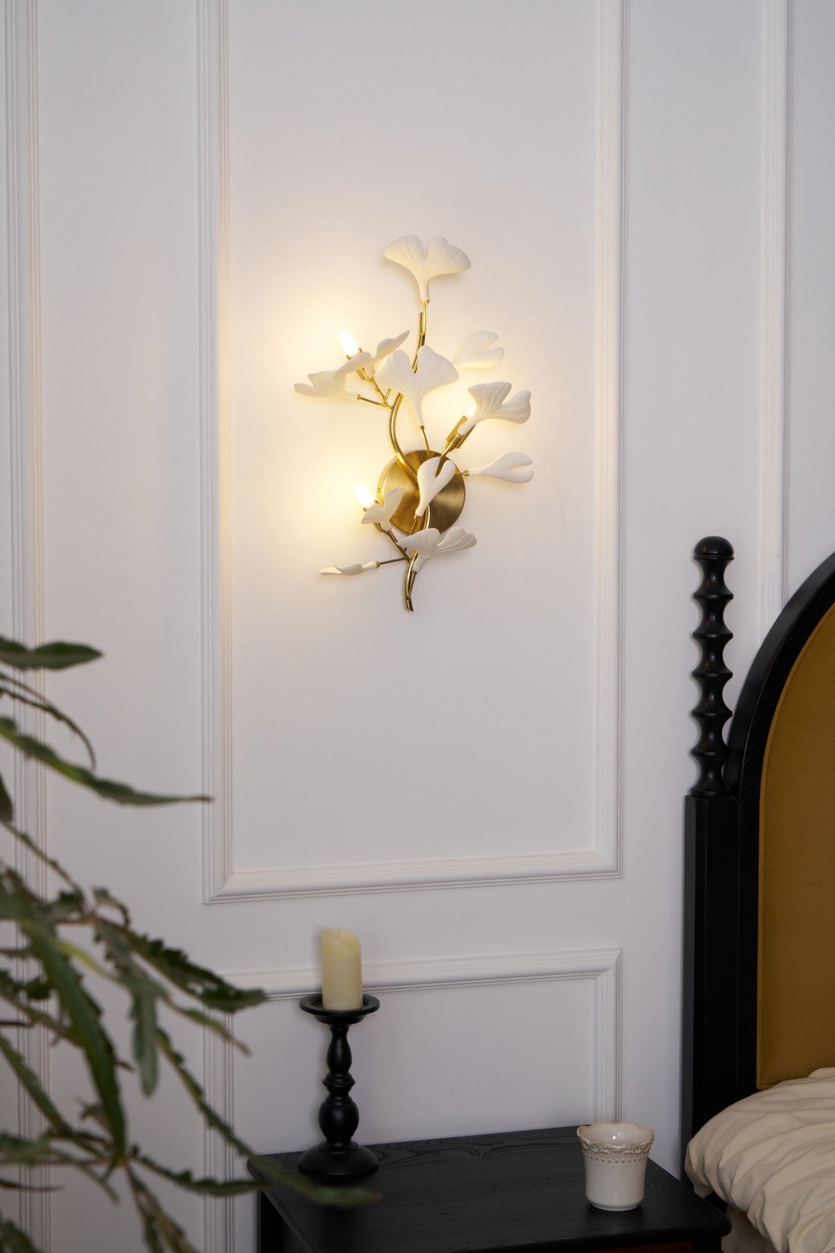 Oakes zeitgenössische luxuriöse Wandleuchte aus Ginkgo-Keramik