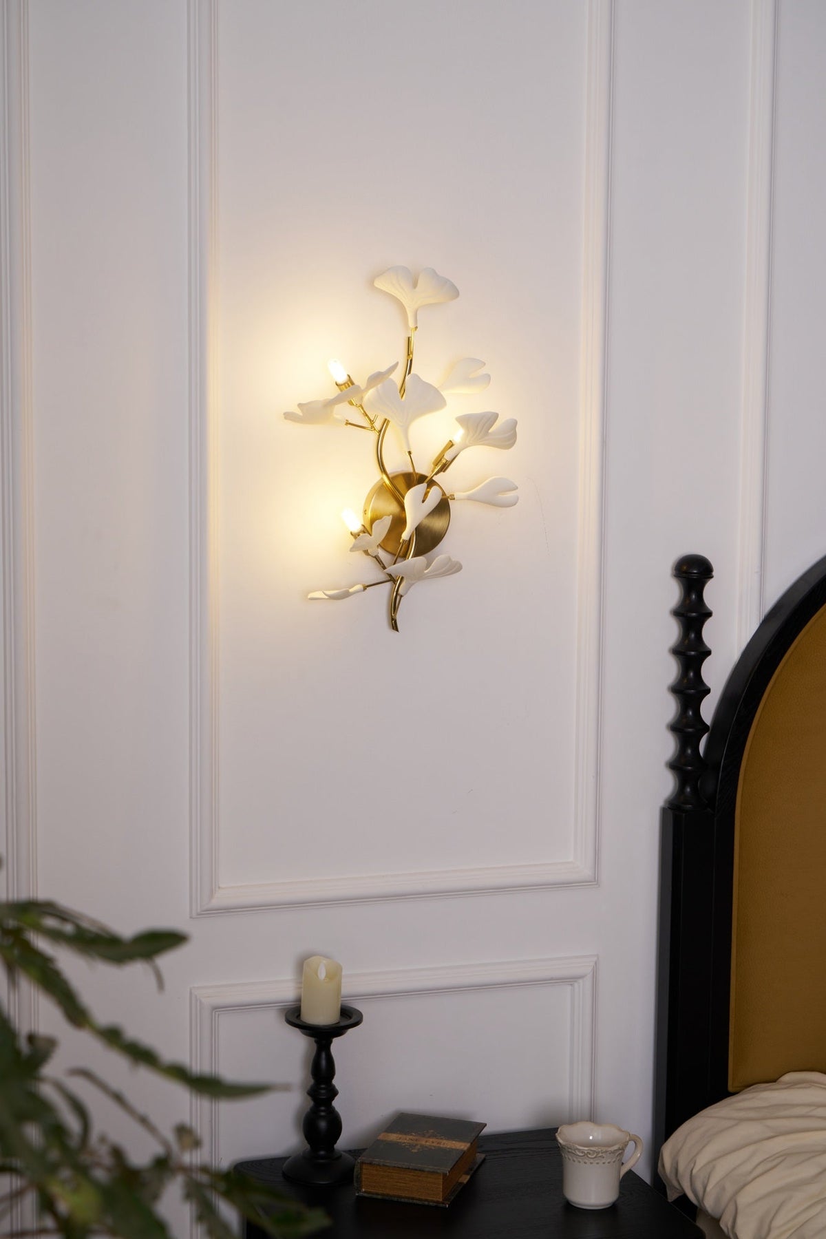 Oakes zeitgenössische luxuriöse Wandleuchte aus Ginkgo-Keramik
