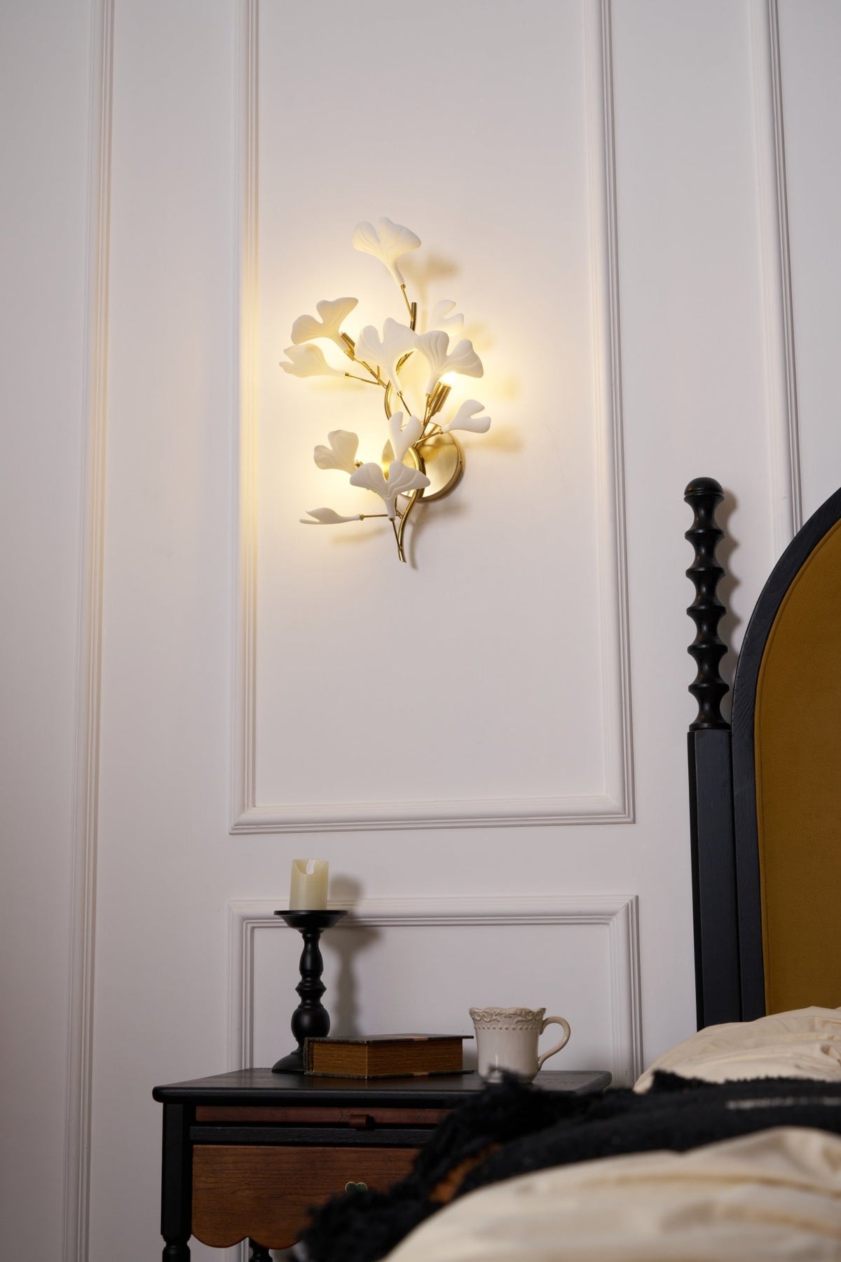 Oakes zeitgenössische luxuriöse Wandleuchte aus Ginkgo-Keramik