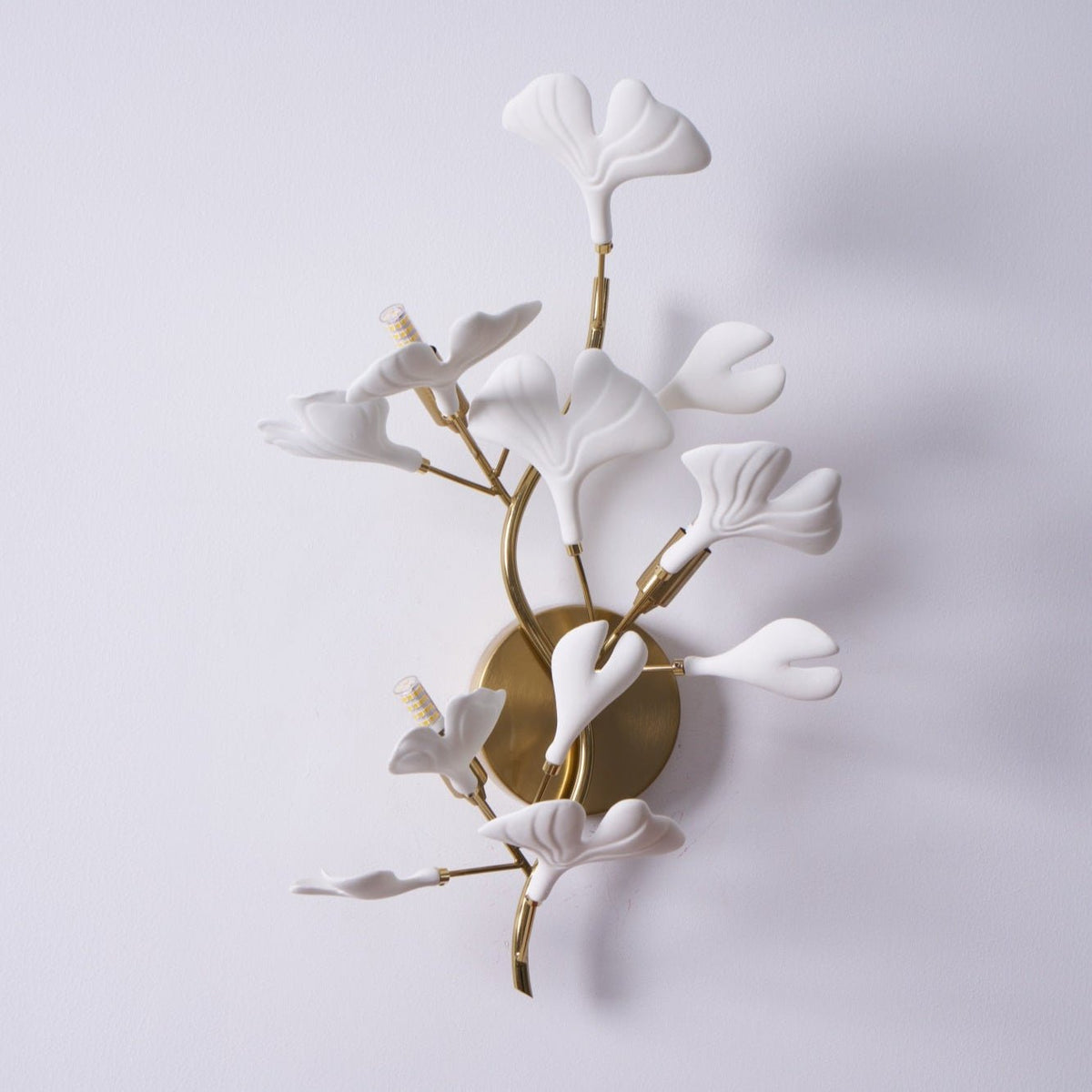 Oakes zeitgenössische luxuriöse Wandleuchte aus Ginkgo-Keramik