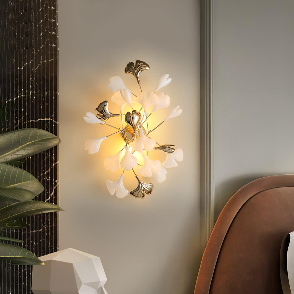 Oakes zeitgenössische luxuriöse Wandleuchte aus Ginkgo-Keramik