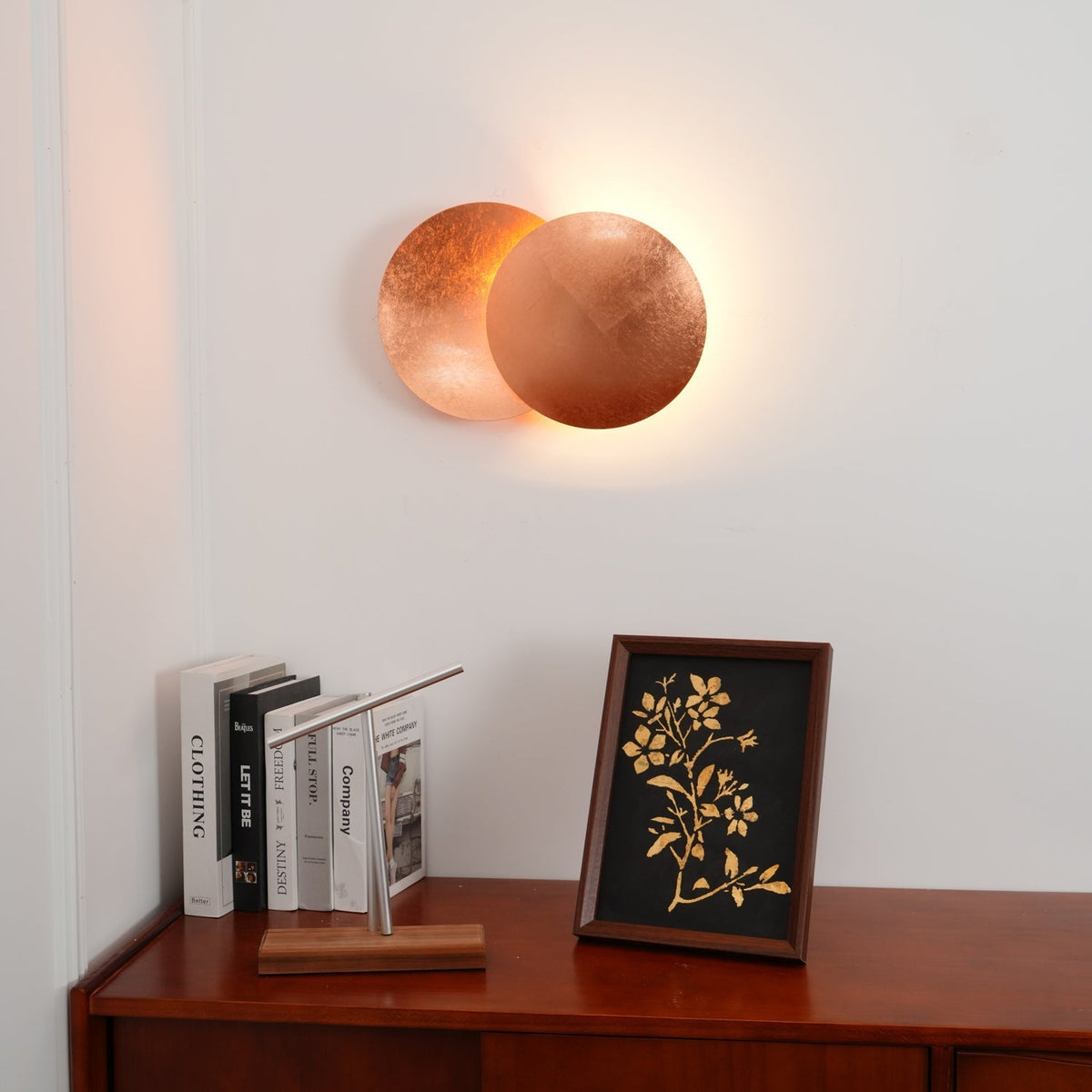 Fioris zeitgenössische minimalistische Kunst-Wandleuchte