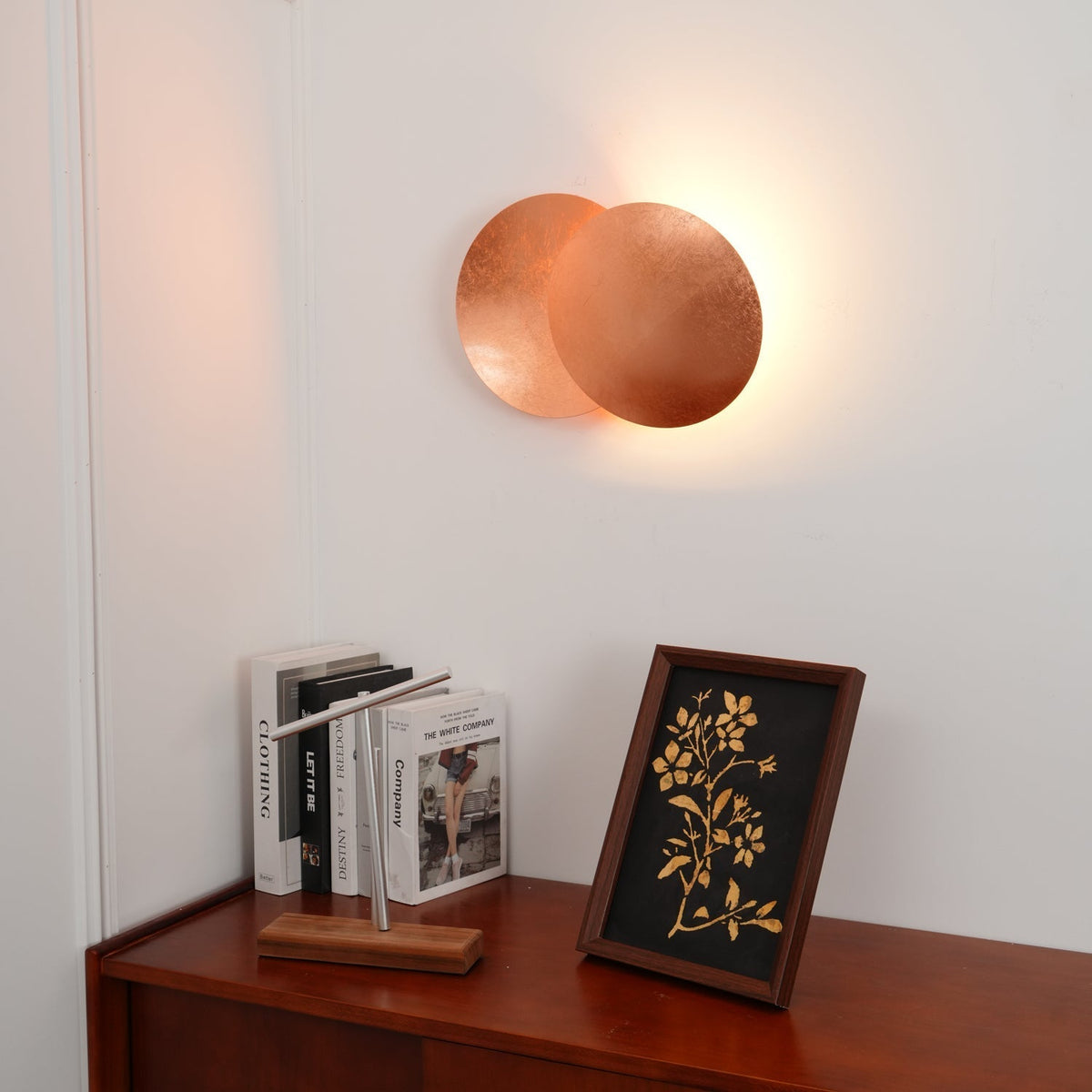 Fioris zeitgenössische minimalistische Kunst-Wandleuchte