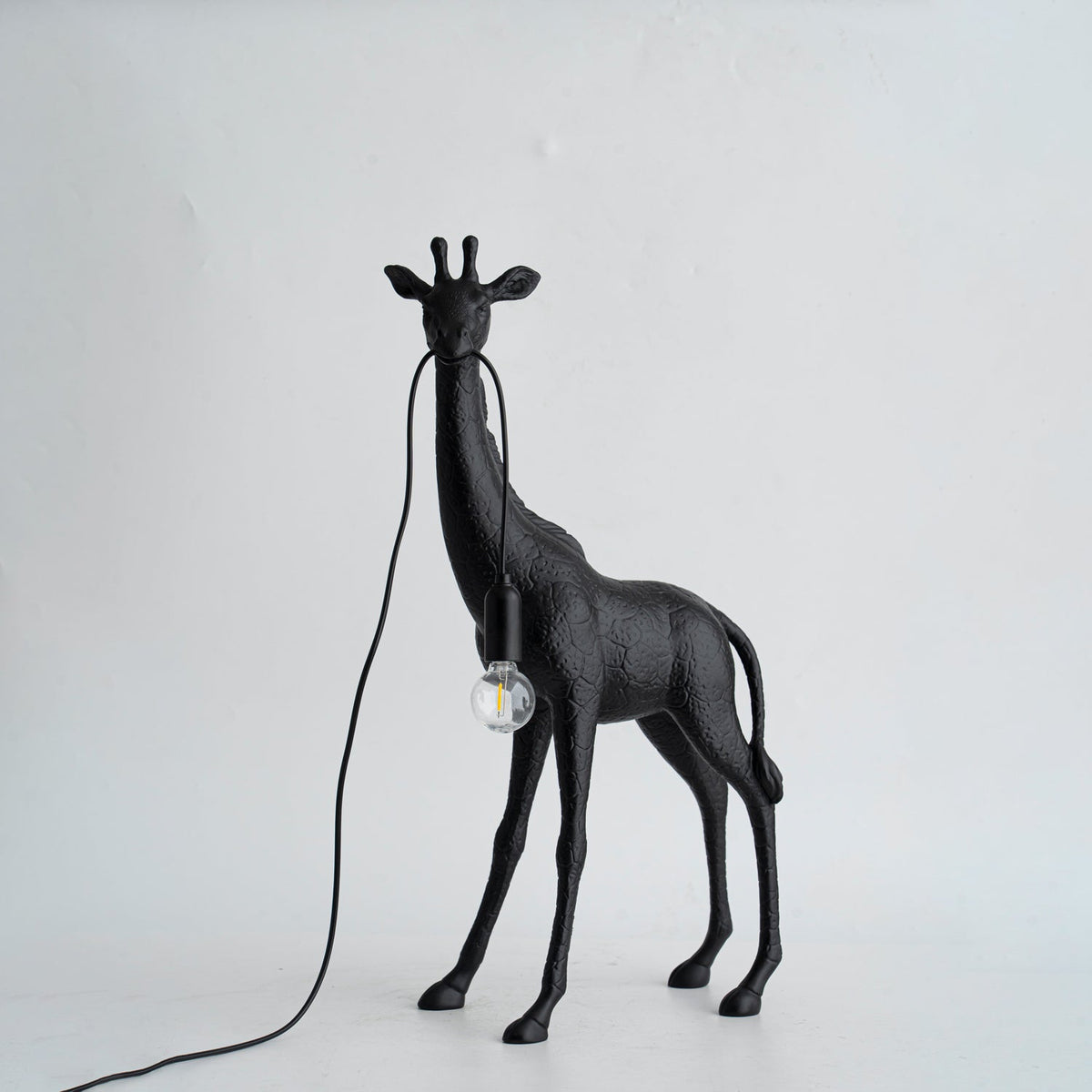 Fexl luxuriöse Giraffe Royale Skulptur-Stehleuchte