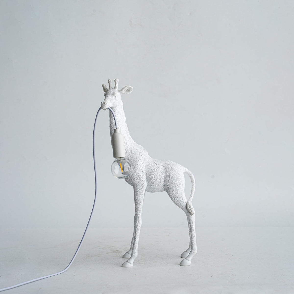 Fexl luxuriöse Giraffe Royale Skulptur-Stehleuchte