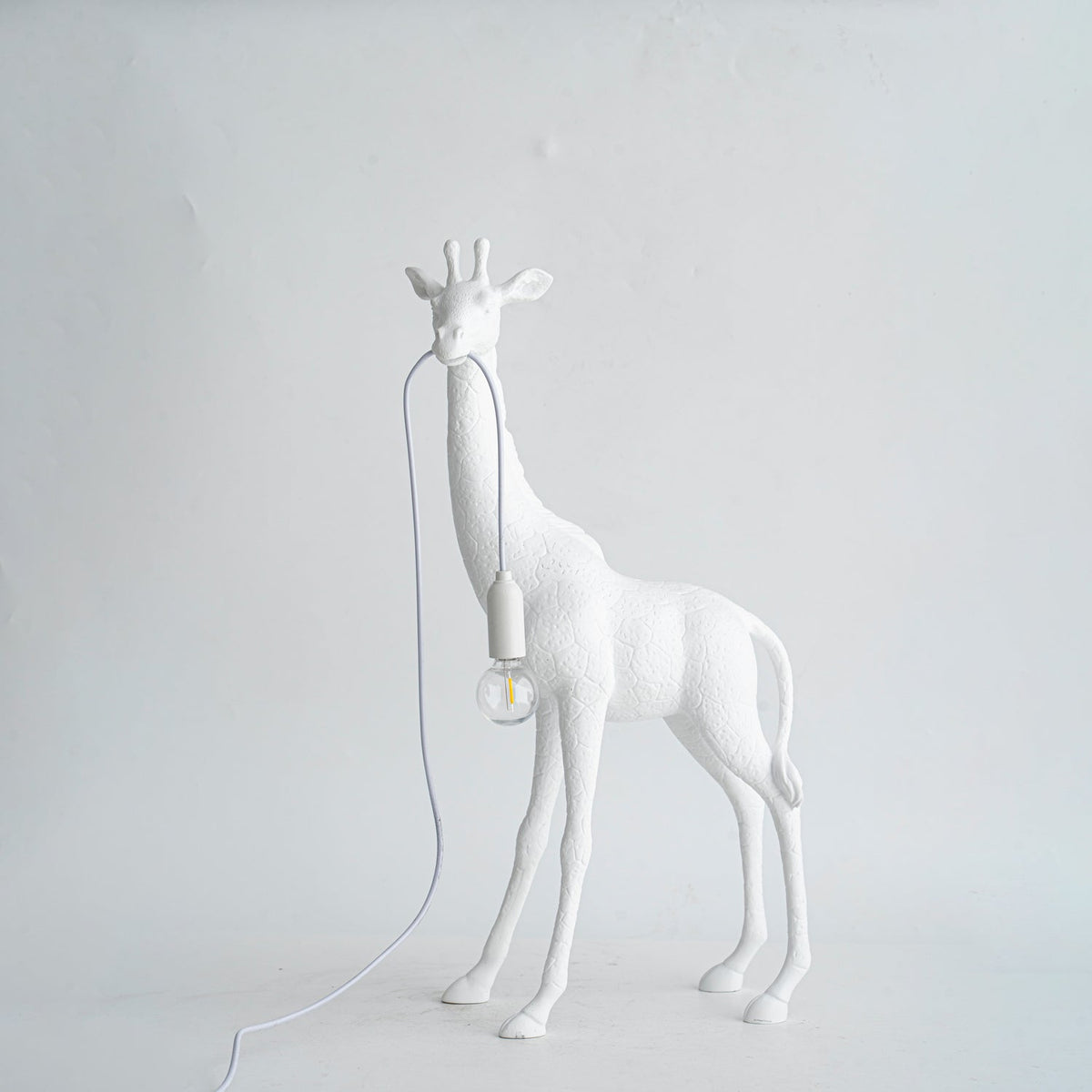 Fexl luxuriöse Giraffe Royale Skulptur-Stehleuchte