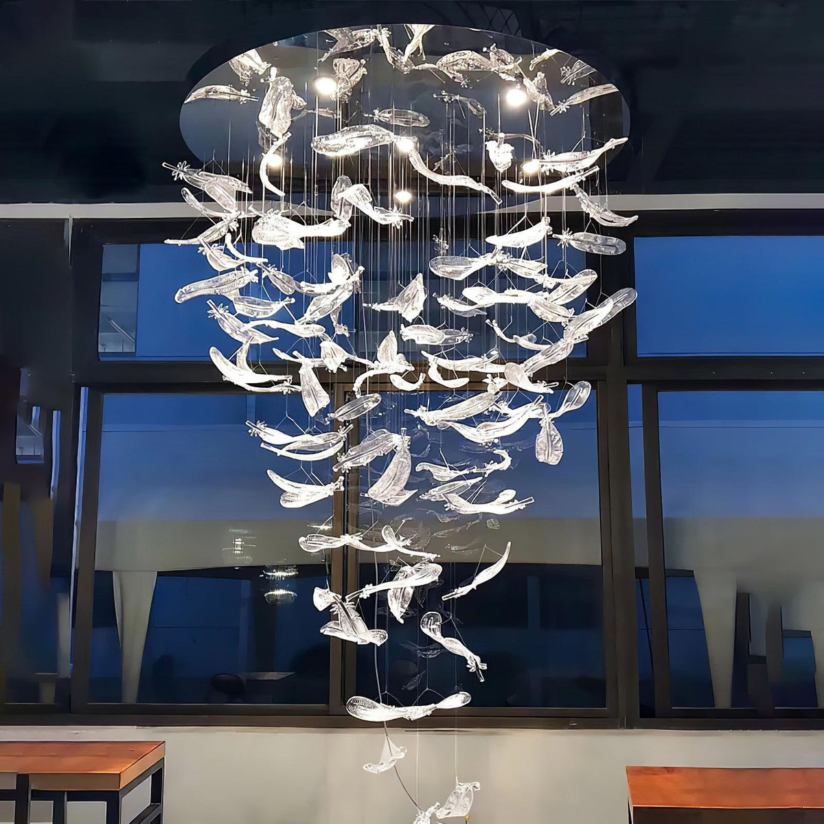 Aetherial Kronleuchter aus Glas mit Blattmotiv