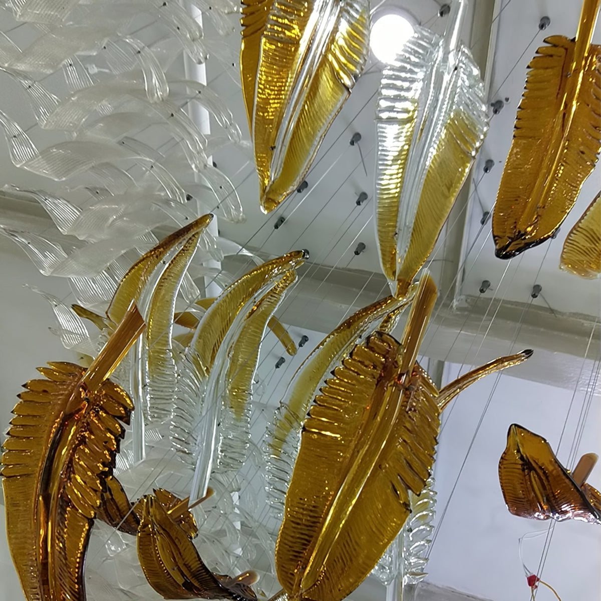 Aetherial Kronleuchter aus Glas mit Blattmotiv