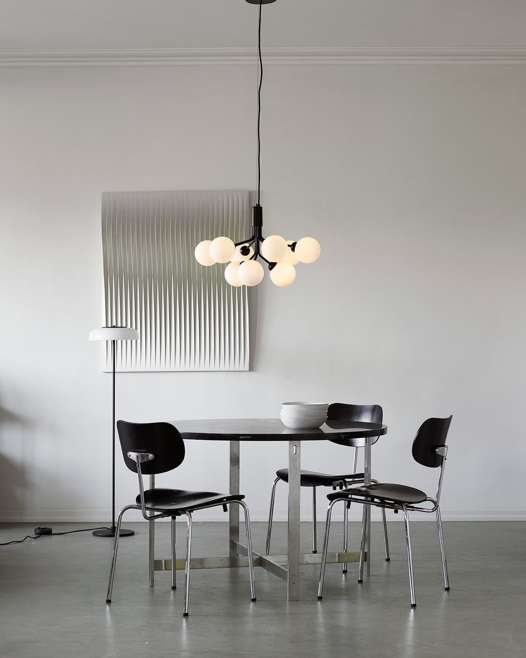 Eirelelle Pendelleuchte mit Glas-Kugel-Cluster in Messing