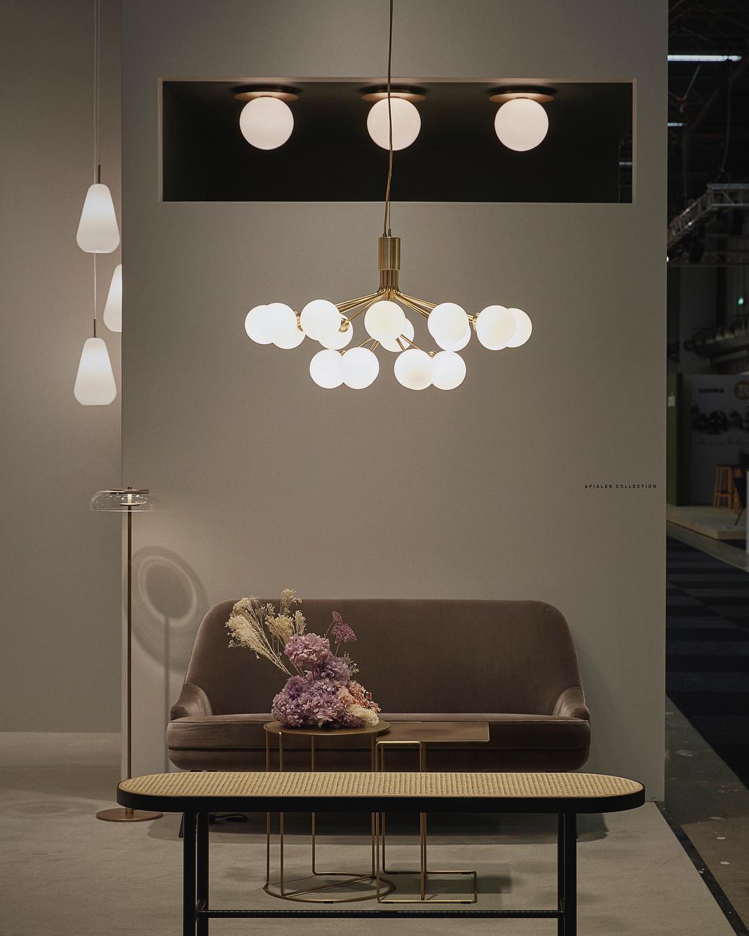 Eirelelle Pendelleuchte mit Glas-Kugel-Cluster in Messing