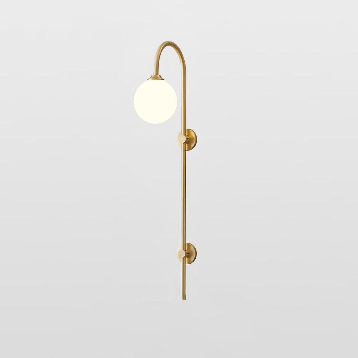 Nyvaris zeitgenössische minimalistische Wandleuchte aus Messing mit Kugel in Glas | Cielum