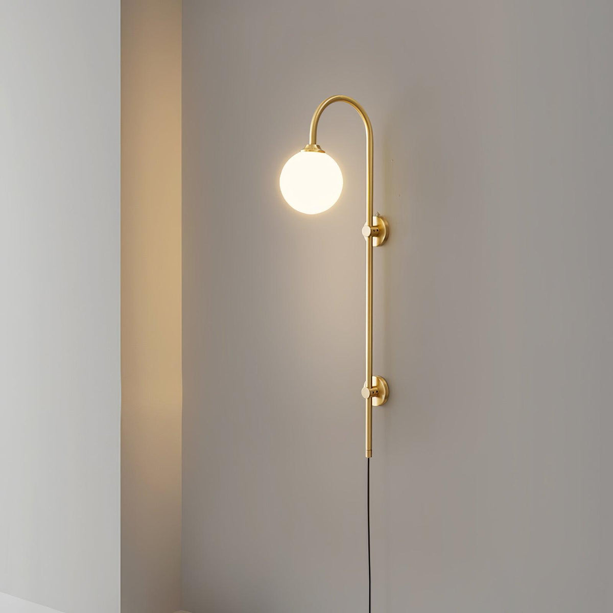 Evshaia Premium Elegance Kugel-Wandleuchte aus Messing mit Glas | US-Stecker