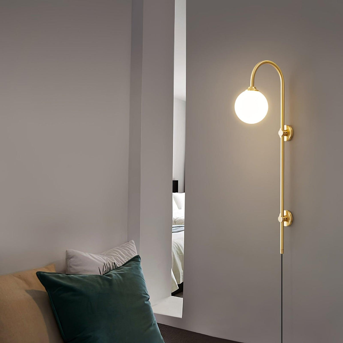 Evshaia Premium Elegance Kugel-Wandleuchte aus Messing mit Glas | US-Stecker