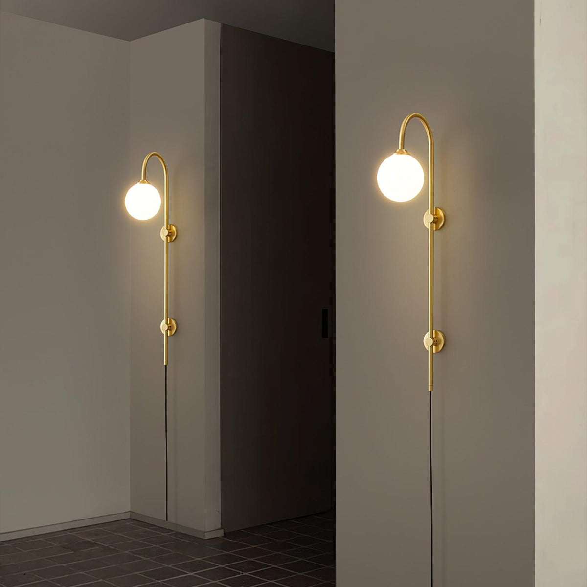 Evshaia Premium Elegance Kugel-Wandleuchte aus Messing mit Glas | US-Stecker