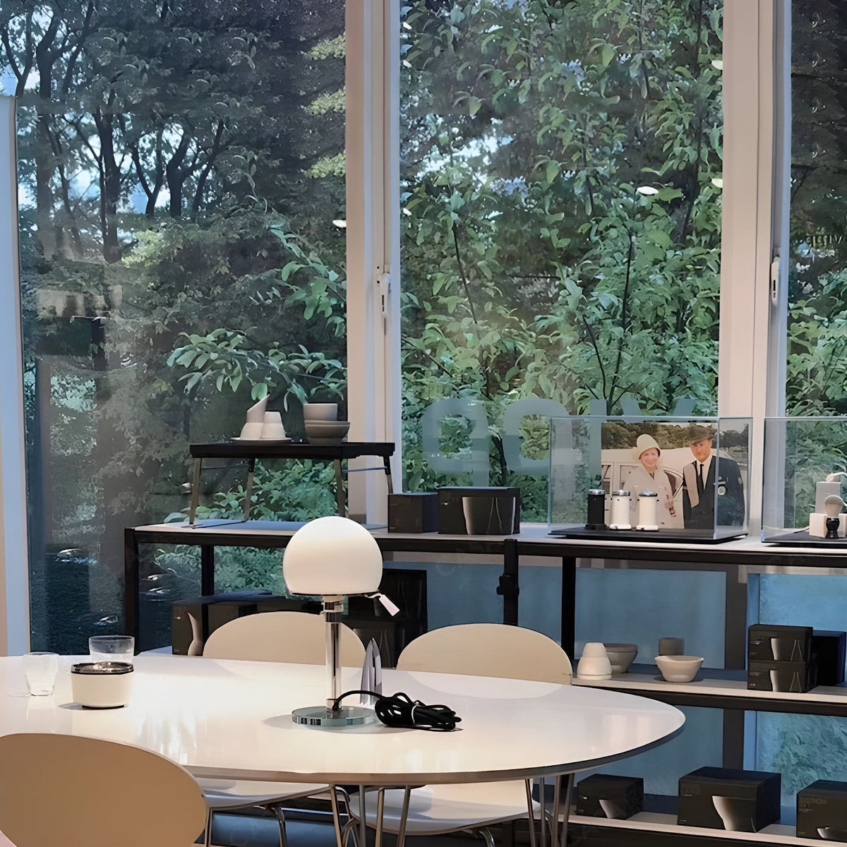Fane Tischleuchte aus Glas mit künstlerischem Design