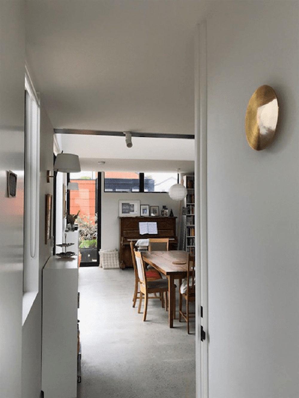Phelan Messing Minimalistische Wandleuchte